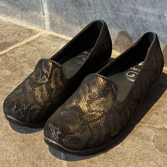 Dansko Olivia Loafers Clogs Womens 38/39 Black Bronze Snake Leather - Mismatched - Picture 1 of 13